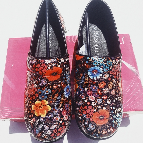 Rasolli Women's Debby Croco Texture Clogs - Picture 2 of 4